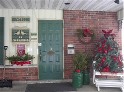Auberge - Motel Le Pigeonnier Farnham Exterior photo