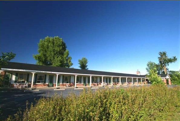 Auberge - Motel Le Pigeonnier Farnham Exterior photo